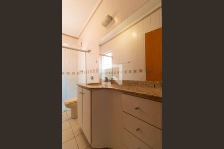 Casa de condomínio à venda com 350m², 4 quartos e 4 vagasBanheiro da Suíte 04