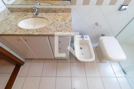 Casa de condomínio à venda com 350m², 4 quartos e 4 vagasBanheiro da Suíte 01