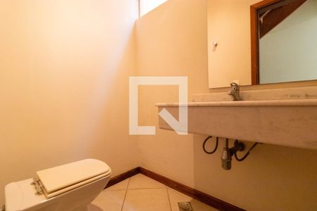 Casa de condomínio à venda com 350m², 4 quartos e 4 vagasLavabo