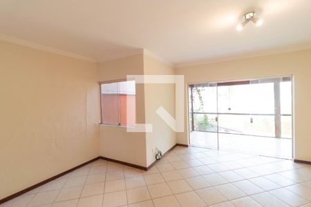 Casa de condomínio à venda com 350m², 4 quartos e 4 vagasSalas