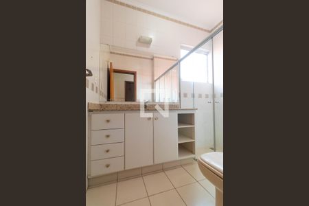 Casa de condomínio à venda com 350m², 4 quartos e 4 vagasBanheiro da Suíte 02