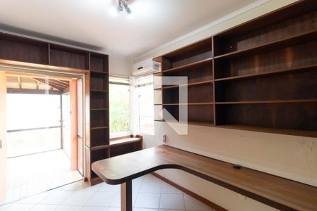 Casa de condomínio à venda com 350m², 4 quartos e 4 vagasEscritório