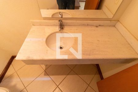 Casa de condomínio à venda com 350m², 4 quartos e 4 vagasLavabo