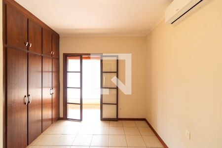 Casa de condomínio à venda com 350m², 4 quartos e 4 vagasSuíte 04