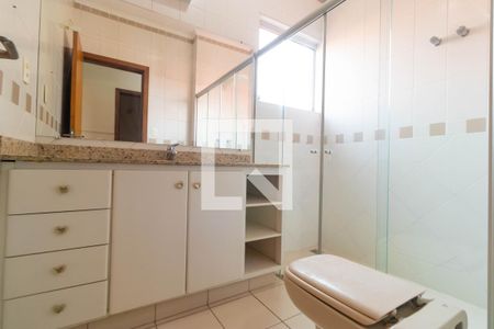 Casa de condomínio à venda com 350m², 4 quartos e 4 vagasBanheiro da Suíte 02