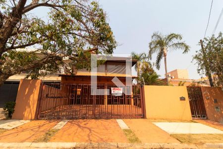 Casa de condomínio à venda com 350m², 4 quartos e 4 vagasFachada