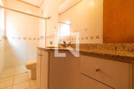 Casa de condomínio à venda com 350m², 4 quartos e 4 vagasBanheiro da Suíte 04