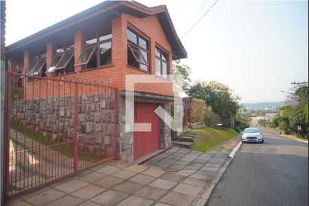 Casa à venda com 268m², 5 quartos e 3 vagasFachada