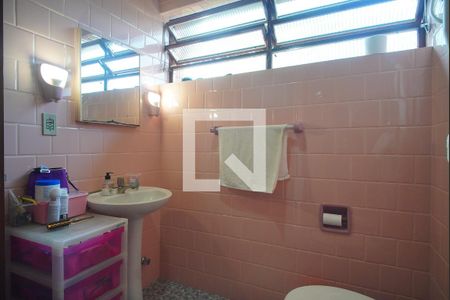 Casa à venda com 268m², 5 quartos e 3 vagasBanheiro 1