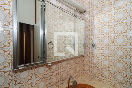 Casa à venda com 314m², 4 quartos e 4 vagas Casa à venda com 314m², 4 quartos e 4 vagasBanheiro