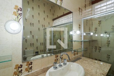 Casa à venda com 314m², 4 quartos e 4 vagas Casa à venda com 314m², 4 quartos e 4 vagasBanheiro da Suíte