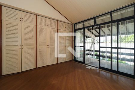 Casa à venda com 314m², 4 quartos e 4 vagas Casa à venda com 314m², 4 quartos e 4 vagasSuíte