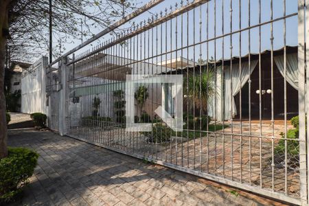 Casa à venda com 314m², 4 quartos e 4 vagas Casa à venda com 314m², 4 quartos e 4 vagasFachada