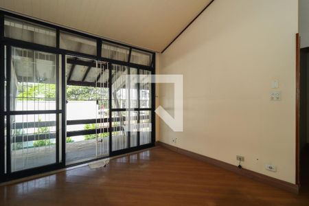 Casa à venda com 314m², 4 quartos e 4 vagas Casa à venda com 314m², 4 quartos e 4 vagasSuíte