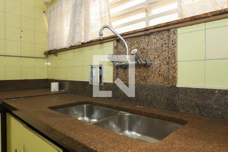 Casa à venda com 314m², 4 quartos e 4 vagas Casa à venda com 314m², 4 quartos e 4 vagasCozinha