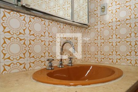 Casa à venda com 314m², 4 quartos e 4 vagas Casa à venda com 314m², 4 quartos e 4 vagasBanheiro