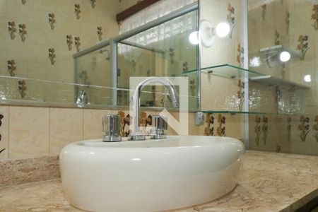 Casa à venda com 314m², 4 quartos e 4 vagas Casa à venda com 314m², 4 quartos e 4 vagasBanheiro da Suíte