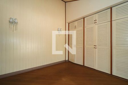 Casa à venda com 314m², 4 quartos e 4 vagas Casa à venda com 314m², 4 quartos e 4 vagasSuíte