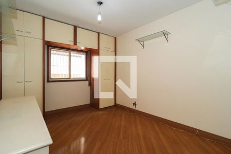 Casa à venda com 314m², 4 quartos e 4 vagas Casa à venda com 314m², 4 quartos e 4 vagasQuarto 3