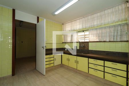 Casa à venda com 314m², 4 quartos e 4 vagas Casa à venda com 314m², 4 quartos e 4 vagasCozinha