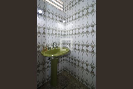 Casa à venda com 314m², 4 quartos e 4 vagas Casa à venda com 314m², 4 quartos e 4 vagasLavabo