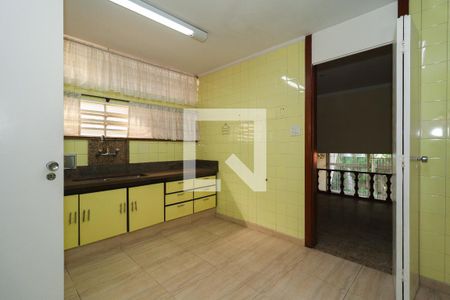 Casa à venda com 314m², 4 quartos e 4 vagas Casa à venda com 314m², 4 quartos e 4 vagasCozinha