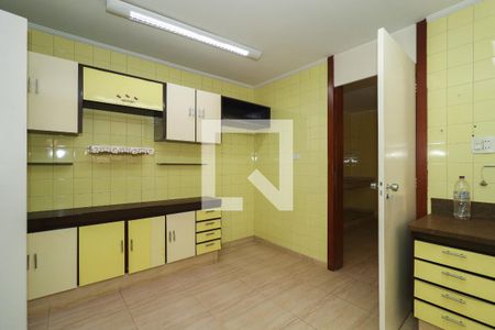 Casa à venda com 314m², 4 quartos e 4 vagas Casa à venda com 314m², 4 quartos e 4 vagasCozinha