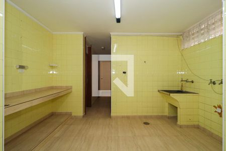 Casa à venda com 314m², 4 quartos e 4 vagas Casa à venda com 314m², 4 quartos e 4 vagasÁrea de Serviço