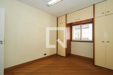 Casa à venda com 314m², 4 quartos e 4 vagas Casa à venda com 314m², 4 quartos e 4 vagasQuarto 2