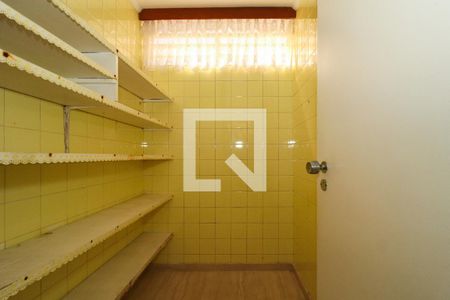 Casa à venda com 314m², 4 quartos e 4 vagas Casa à venda com 314m², 4 quartos e 4 vagasDespensa