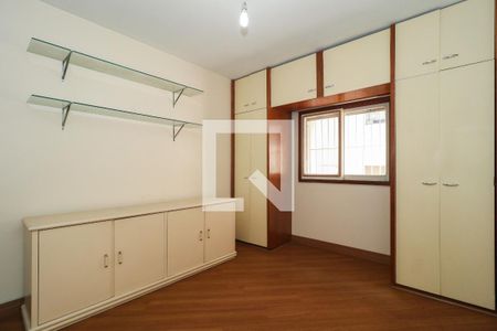 Casa à venda com 314m², 4 quartos e 4 vagas Casa à venda com 314m², 4 quartos e 4 vagasQuarto 3