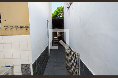 Casa de condomínio à venda com 256m², 4 quartos e 2 vagascorredor lateral
