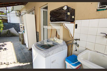 Casa de condomínio à venda com 256m², 4 quartos e 2 vagasarea de serviço