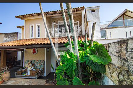 Casa de condomínio à venda com 256m², 4 quartos e 2 vagasfachada