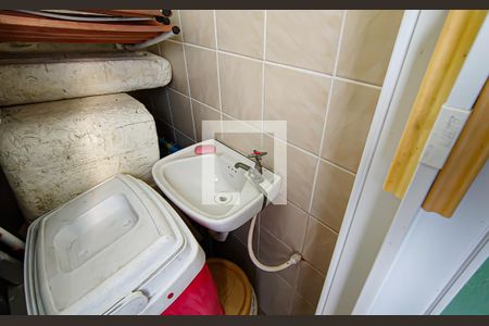 Casa de condomínio à venda com 256m², 4 quartos e 2 vagasquarto e banheiro de serviço