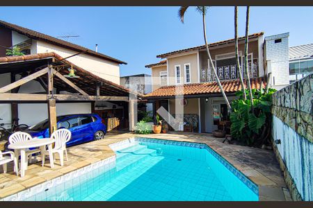 Casa de condomínio à venda com 256m², 4 quartos e 2 vagaspiscina