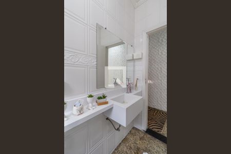 Casa à venda com 226m², 3 quartos e 2 vagasBanheiro