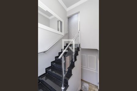 Casa à venda com 226m², 3 quartos e 2 vagasEscadas