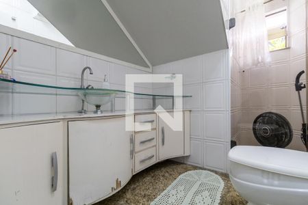 Casa à venda com 226m², 3 quartos e 2 vagasBanheiro