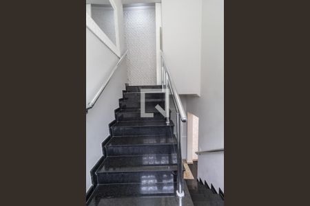 Casa à venda com 226m², 3 quartos e 2 vagasEscadas