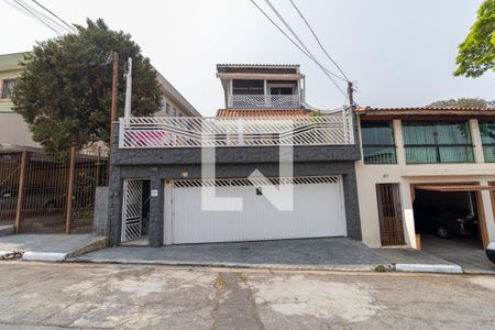 Casa à venda com 226m², 3 quartos e 2 vagasFachada