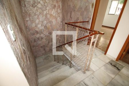 Casa à venda com 180m², 4 quartos e 3 vagasEscada