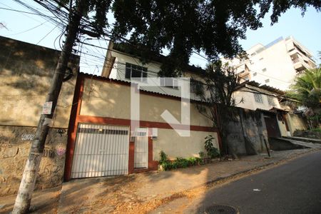 Casa à venda com 180m², 4 quartos e 3 vagasFachada Frente