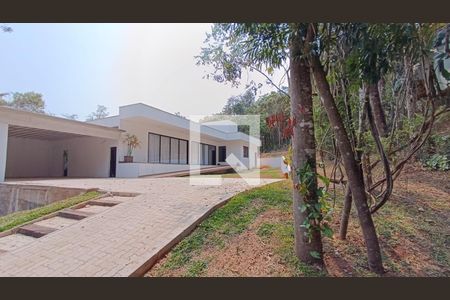 Casa de condomínio à venda com 334m², 4 quartos e 4 vagasFachada
