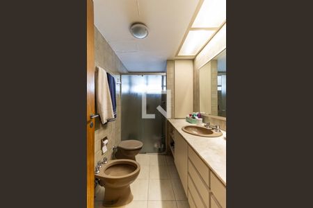 Apartamento à venda com 226m², 3 quartos e 2 vagasBanheiro 2