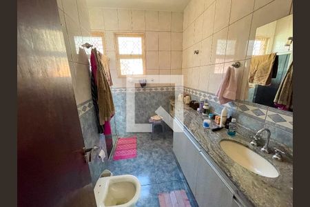 Casa à venda com 223m², 4 quartos e 3 vagasBanheiro da Suíte