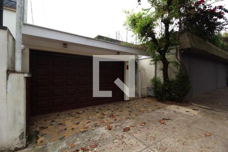 Casa à venda com 250m², 5 quartos e 2 vagasFachada