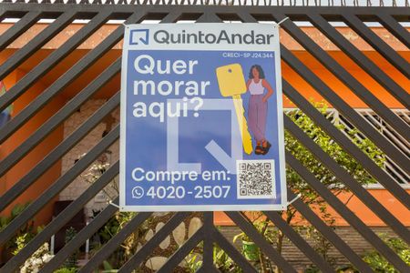 Casa à venda com 197m², 2 quartos e 2 vagas Casa à venda com 197m², 2 quartos e 2 vagasFachada