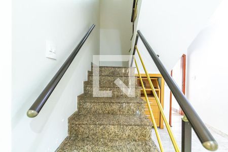 Casa à venda com 310m², 3 quartos e 3 vagasEscada