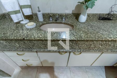 Casa à venda com 310m², 3 quartos e 3 vagasBanheiro da Suíte 1